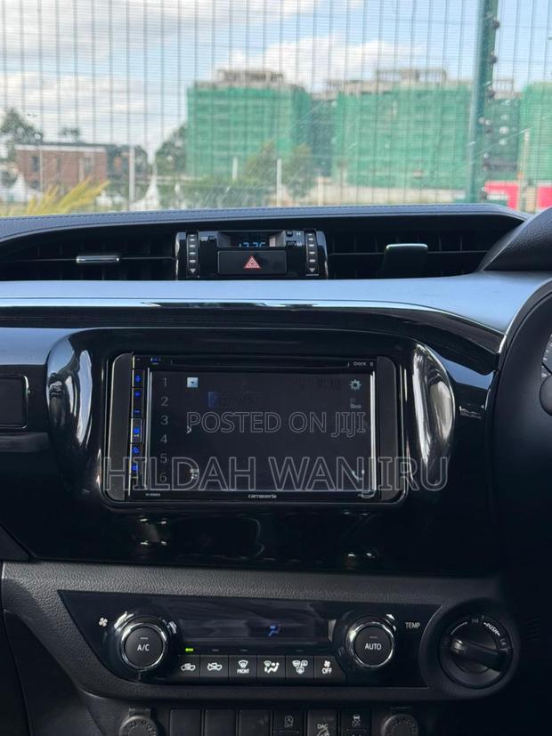 Toyota Hilux 2020 Green