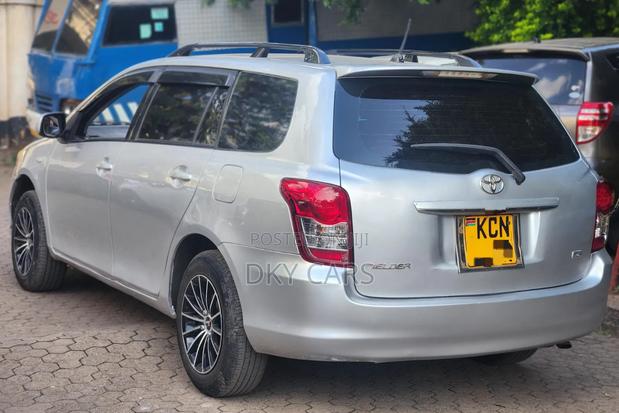 Toyota Corolla Fielder 2012 Silver