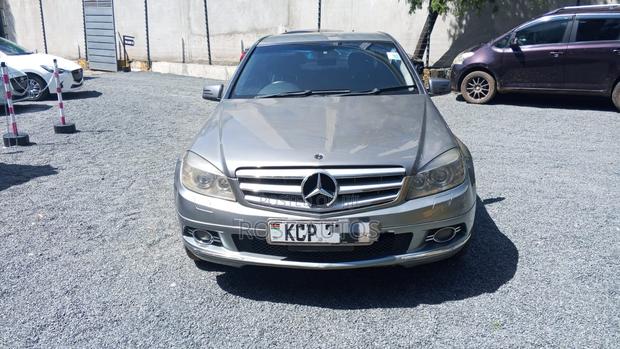Mercedes-Benz C200 2010 Gray