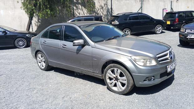 Mercedes-Benz C200 2010 Gray