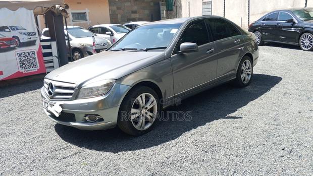 Mercedes-Benz C200 2010 Gray