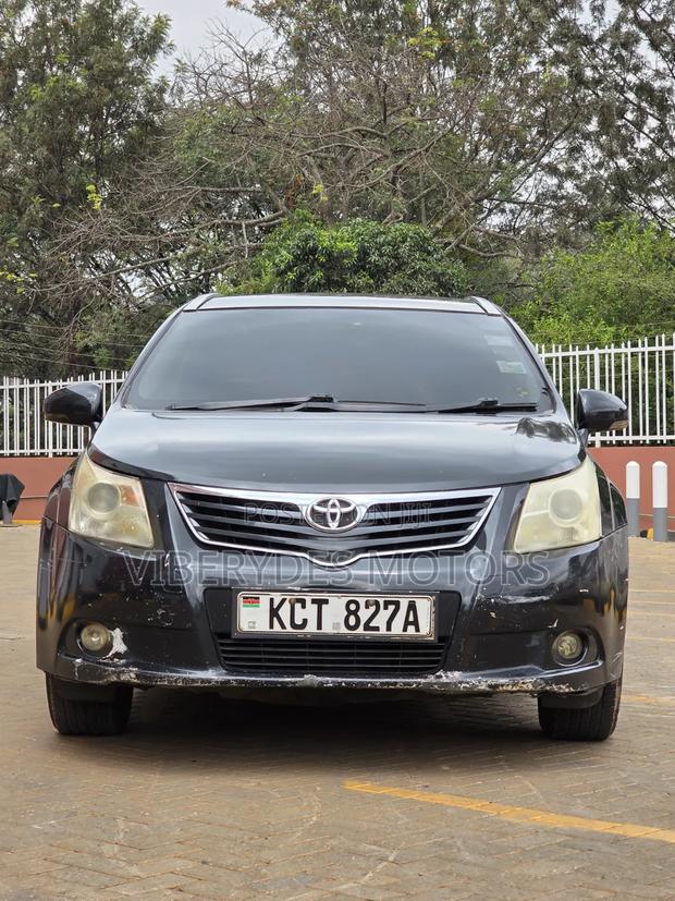 Toyota Avensis 2012 Black