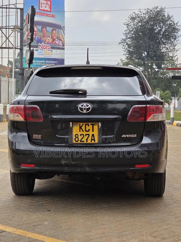 Toyota Avensis 2012 Black