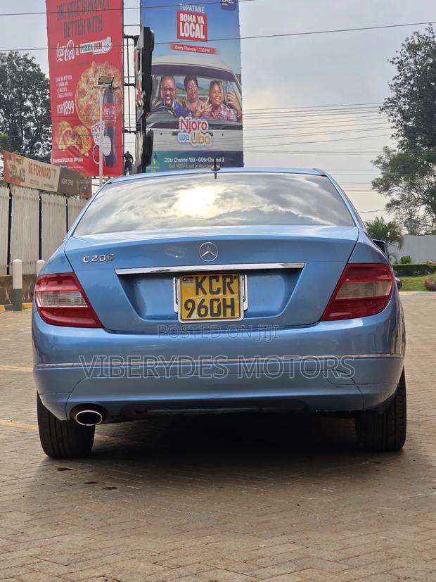 Mercedes-Benz C200 2011 Blue