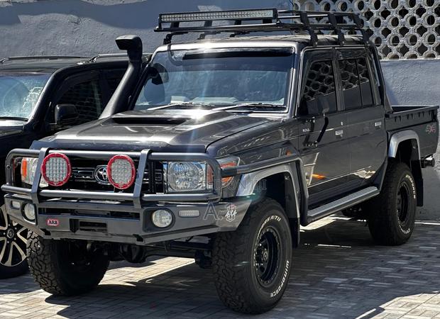 Toyota Land Cruiser 4.5 V8 GXR 2019 Gray
