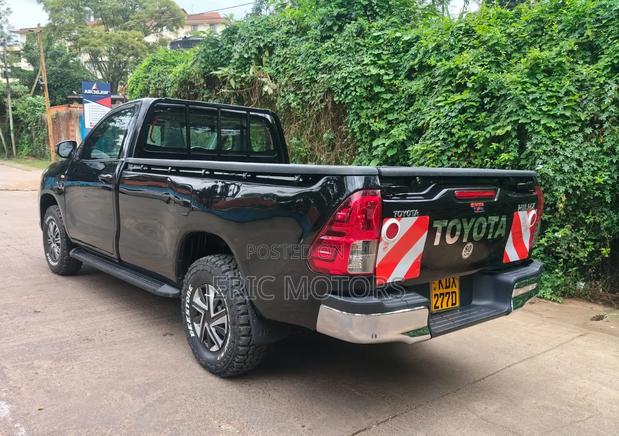 Toyota Hilux 2019 Black