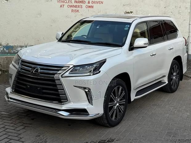 Lexus LX 570 AWD 2019 White