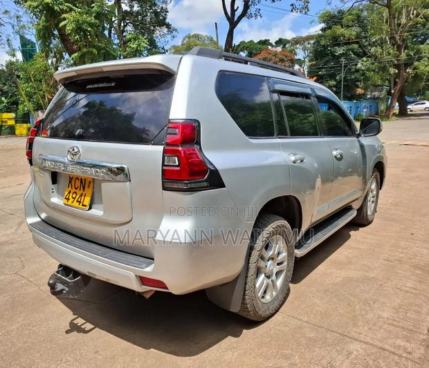 Toyota Land Cruiser Prado 2010 Silver