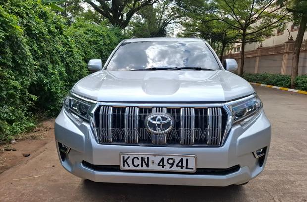 Toyota Land Cruiser Prado 2010 Silver