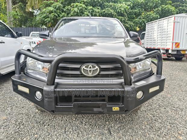 Toyota Hilux 2021 Gray