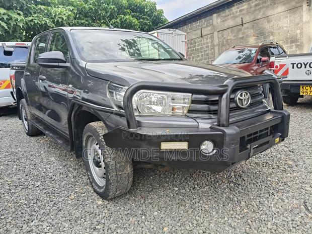 Toyota Hilux 2021 Gray