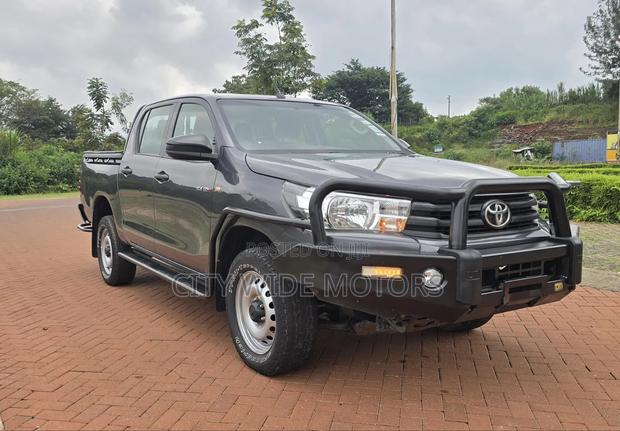 Toyota Hilux 2021 Gray