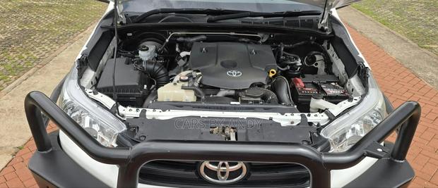 Toyota Hilux 2021 White
