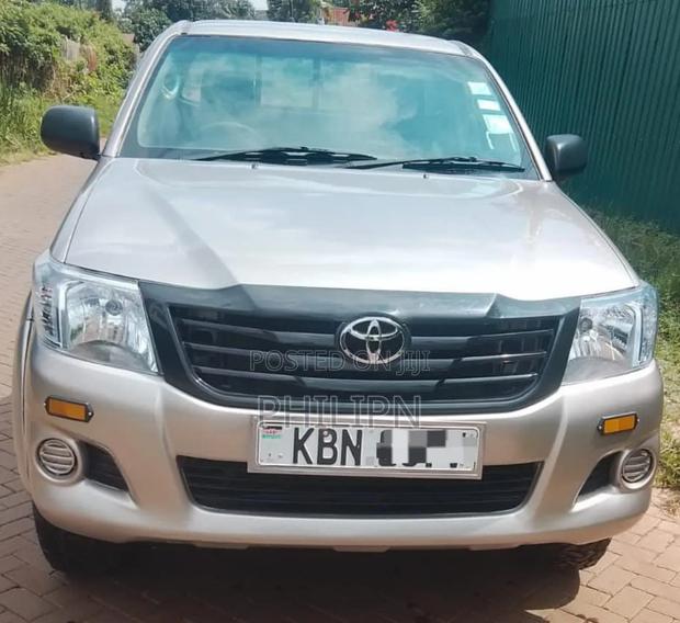 Toyota Hilux 2012 Silver