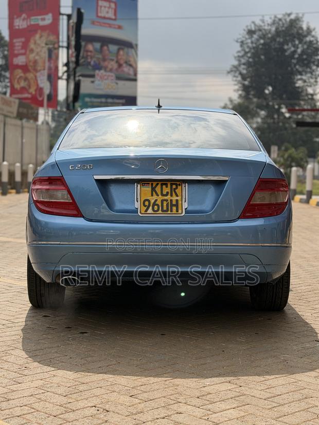 Mercedes-Benz C200 2011 Blue