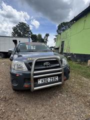 Toyota Hilux 2.5 D-4D SRX 2011 Gray for sale
