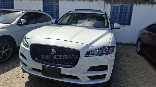 Jaguar F-Pace 2018 White