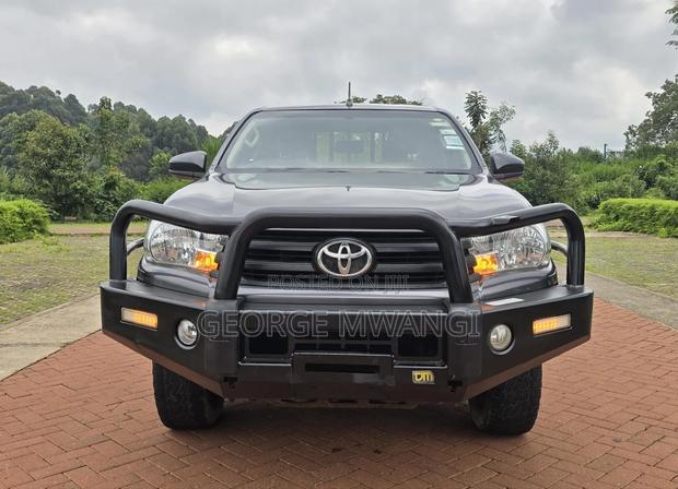 Toyota Hilux 2021 Gray