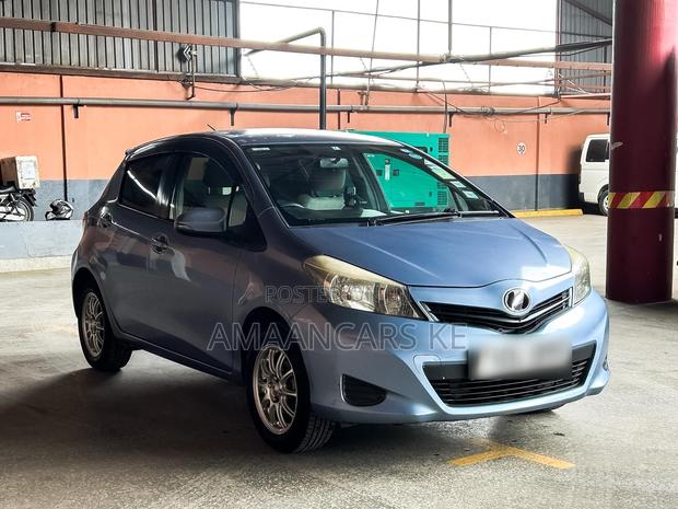 Toyota Vitz 1.3 FWD 3dr 2012 Blue
