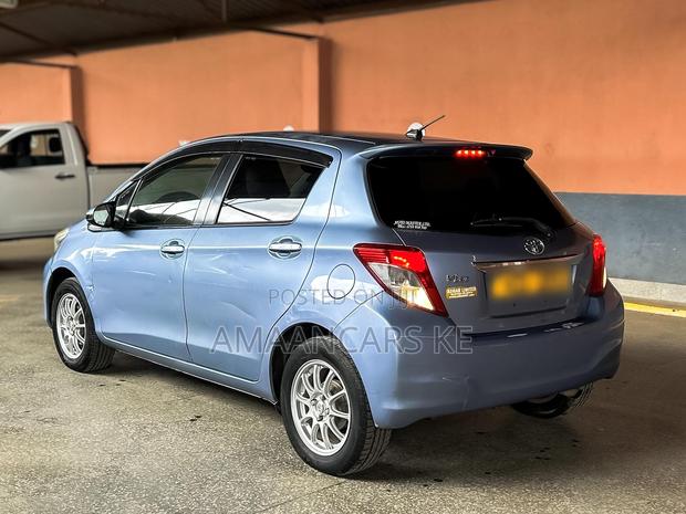 Toyota Vitz 1.3 FWD 3dr 2012 Blue