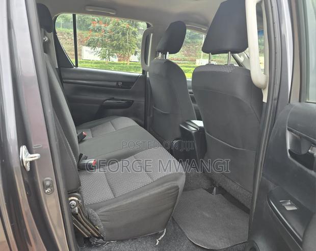 Toyota Hilux 2021 Gray
