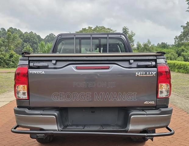 Toyota Hilux 2021 Gray