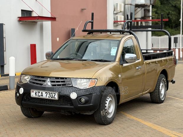 Mitsubishi L200 2012 Gold