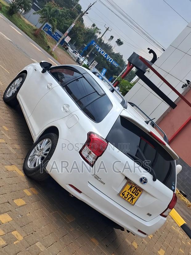 Toyota Corolla Fielder 1.5 Hybrid FWD 2014 White