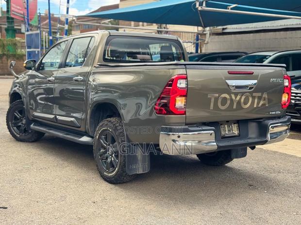 Toyota Hilux 2020 Ivory
