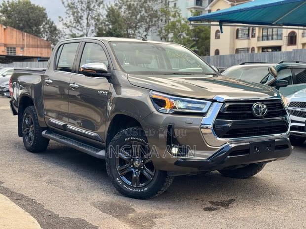 Toyota Hilux 2020 Ivory
