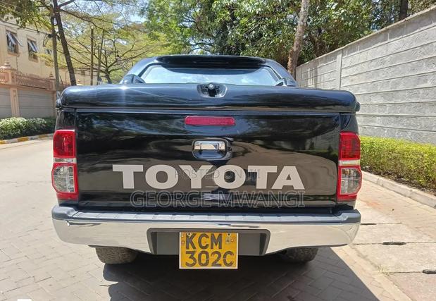 Toyota Hilux 2010 Black