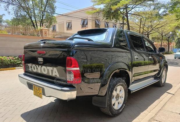 Toyota Hilux 2010 Black