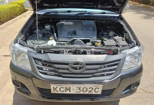 Toyota Hilux 2010 Black