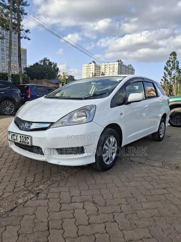 Honda Fit Shuttle 1.3 Hybrid 2WD 2013 White
