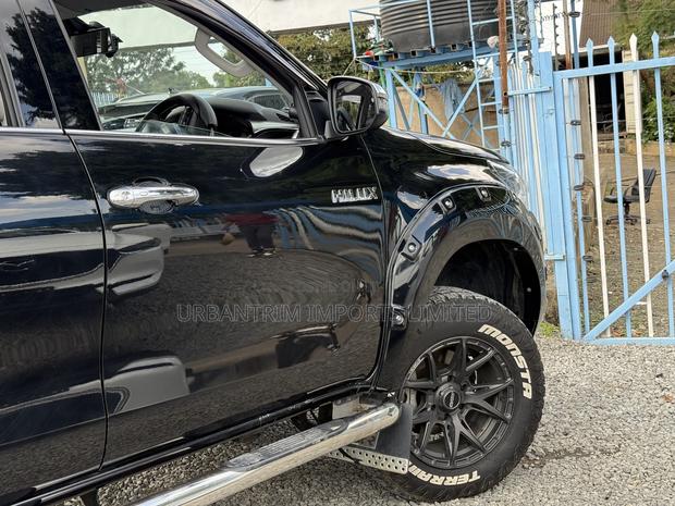 Toyota Hilux 2021 Black