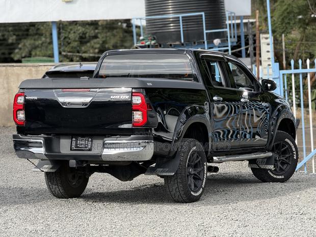 Toyota Hilux 2021 Black