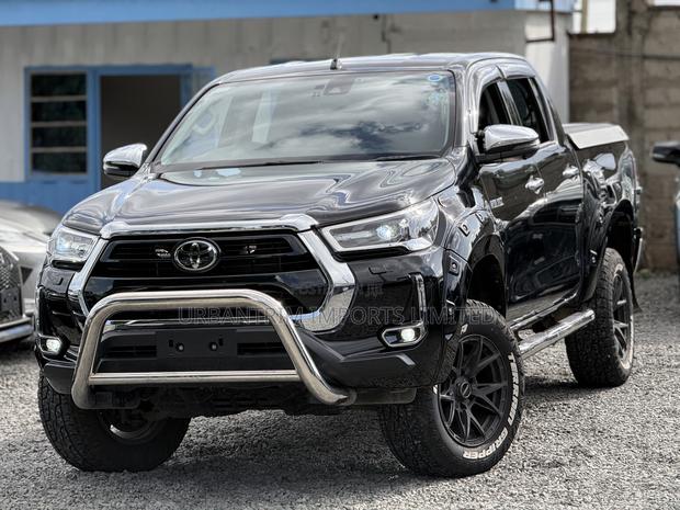Toyota Hilux 2021 Black