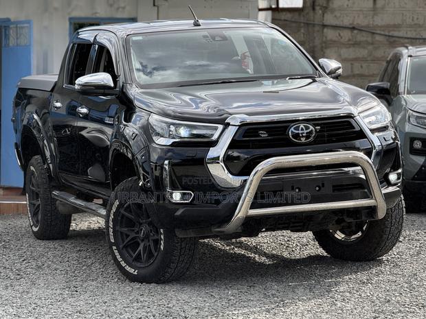 Toyota Hilux 2021 Black