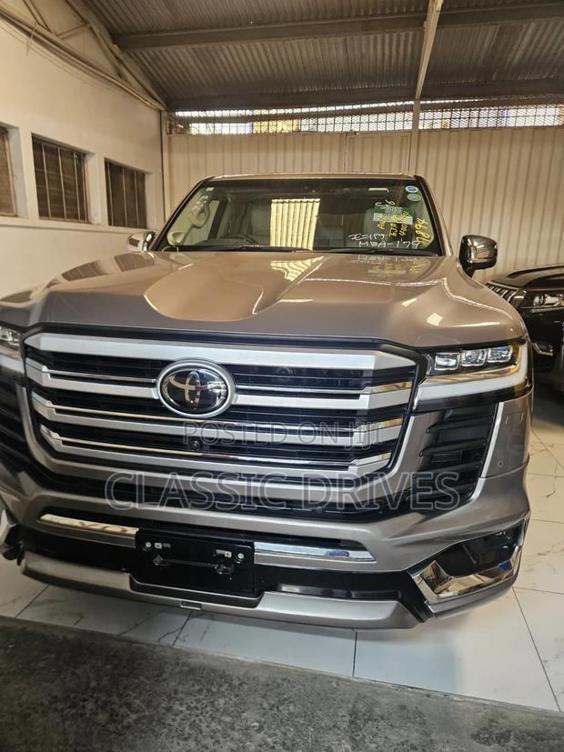 Toyota Land Cruiser 2021 Gold