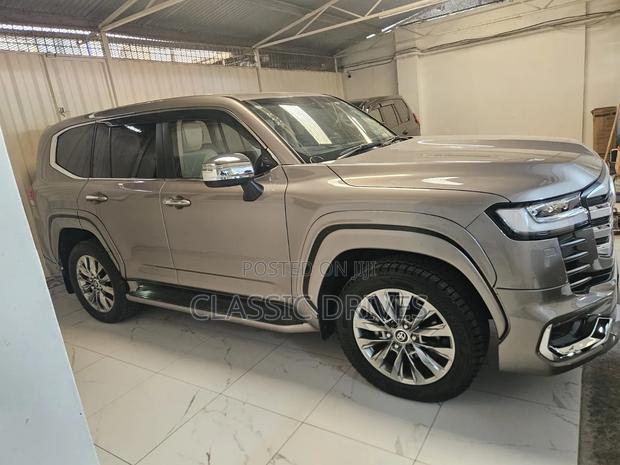 Toyota Land Cruiser 2021 Gold