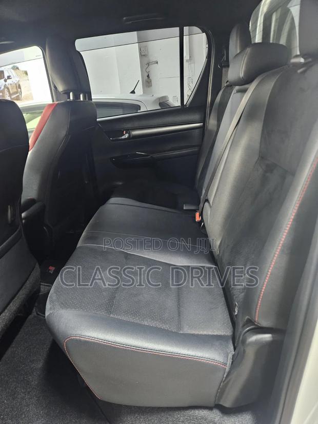 Toyota Hilux 2022 White