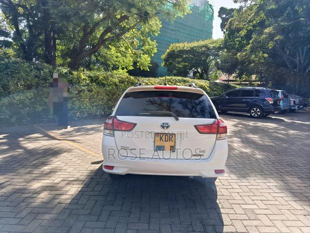 Toyota Corolla Fielder 2018 White