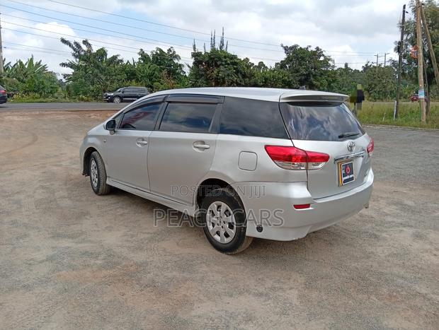 Toyota Wish 2012 Silver
