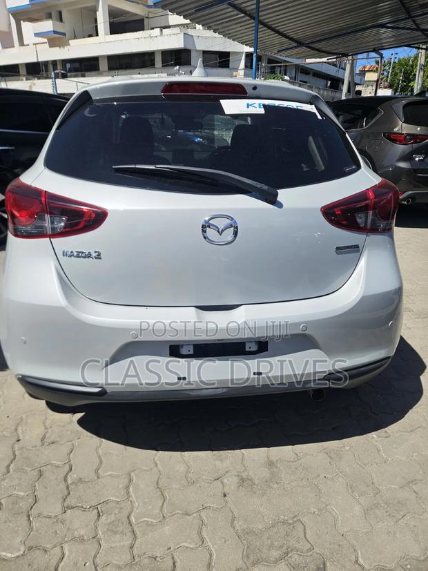 Mazda 2 2021 White