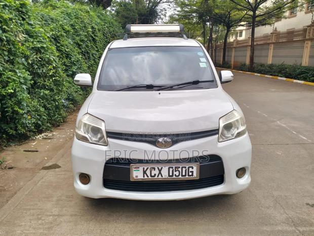 Toyota Sienta 2012 Off white