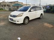 Toyota ISIS 2010 White for sale