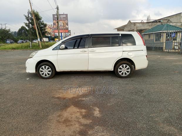 Toyota ISIS 2010 White