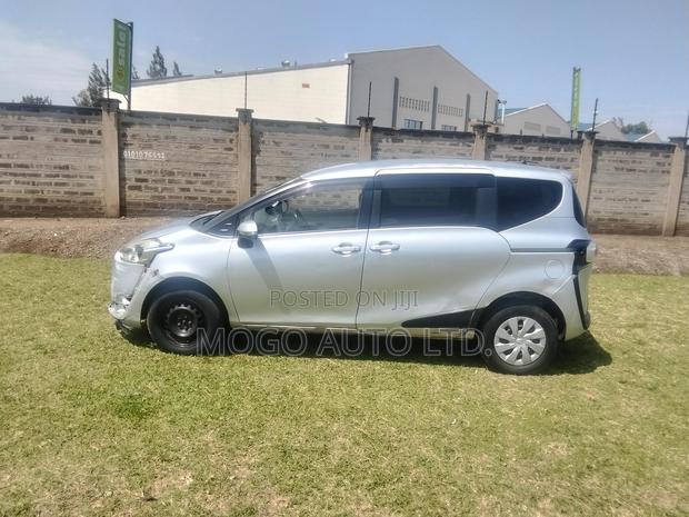 Toyota Sienta 2017 Silver