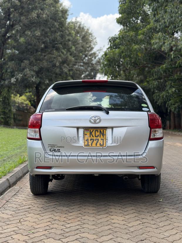 Toyota Corolla Fielder 2012
