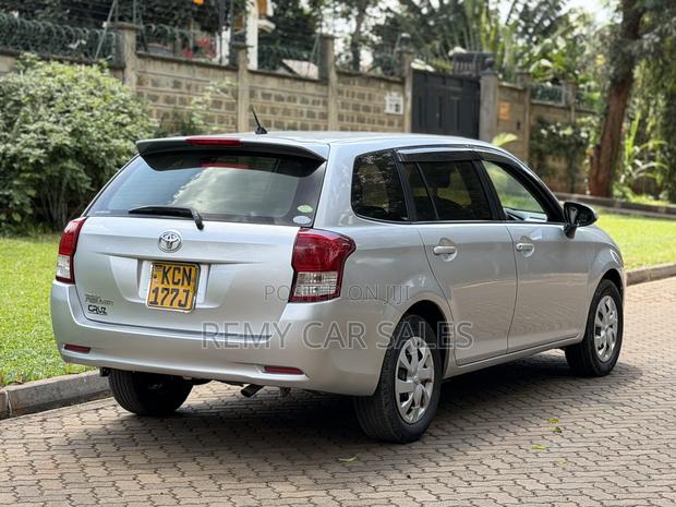 Toyota Corolla Fielder 2012
